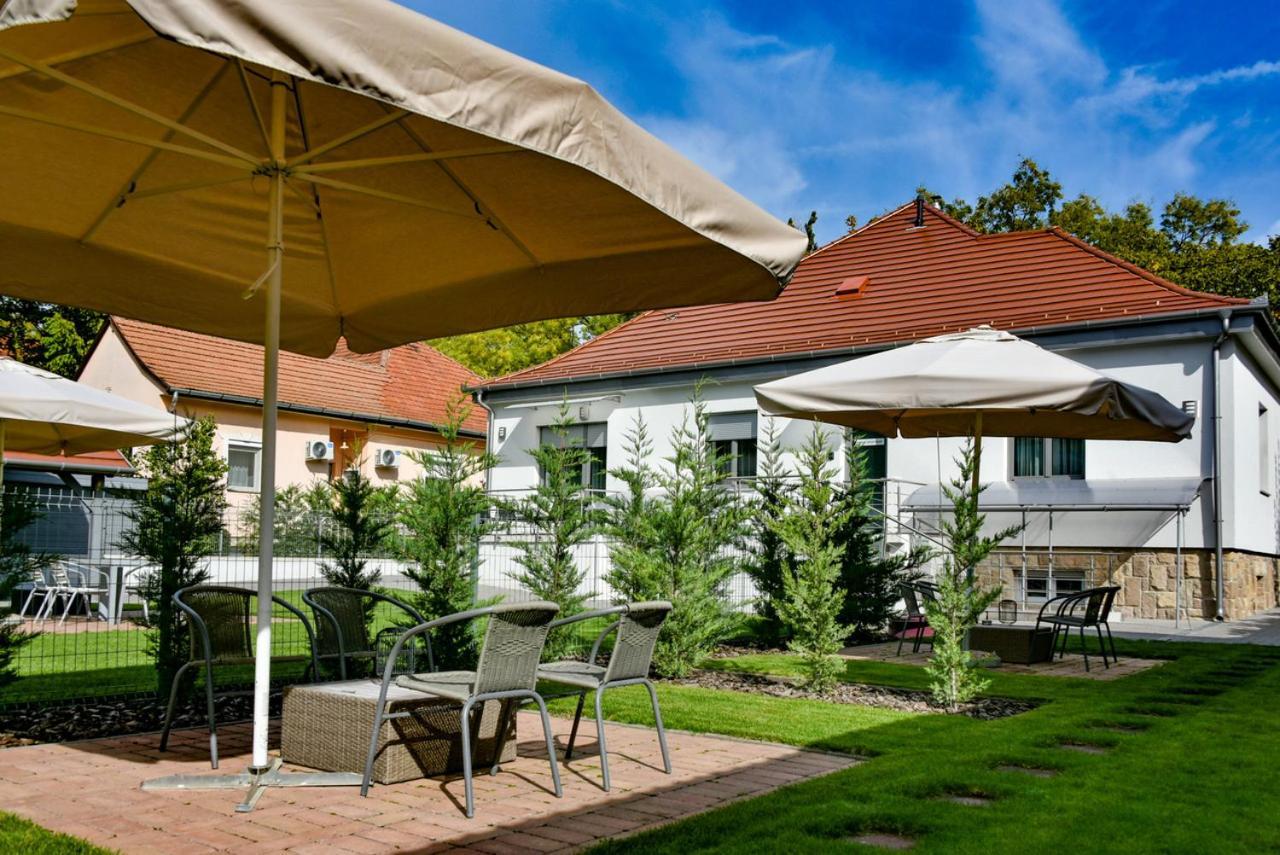 Villa Garden Eger Buitenkant foto